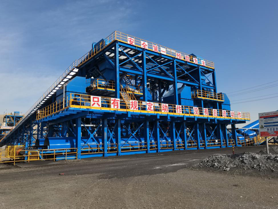 大型露天破碎站